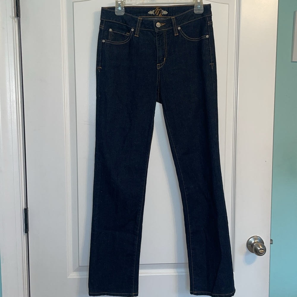 Women's Miracle Dream straight leg jeans size 6 dark wash